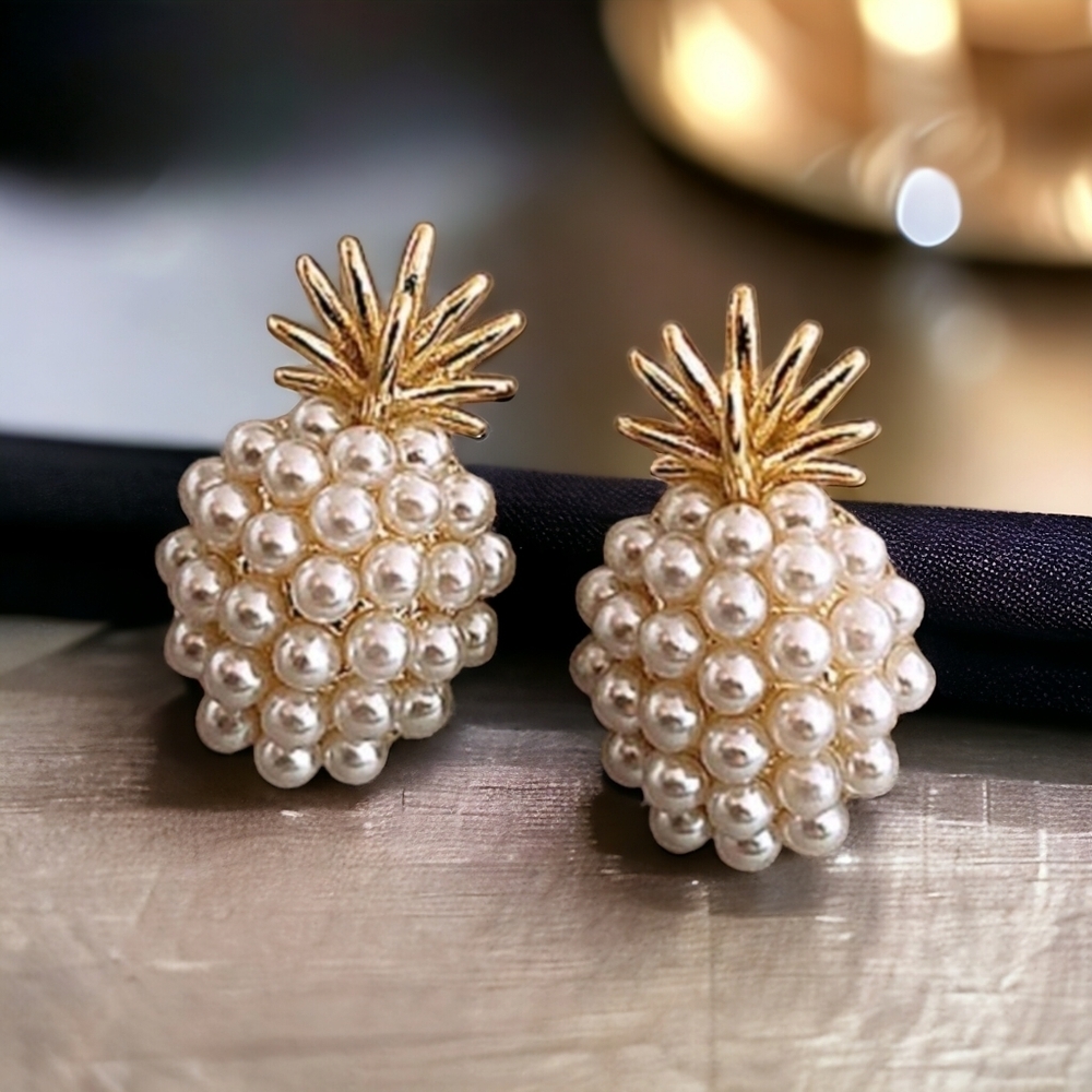 NEWl Pinapple faux pearl stud earrings - Picture 3 of 8